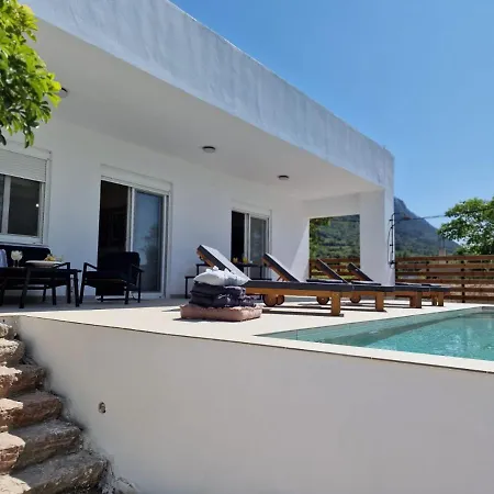 Aelia Luxury Villa *
