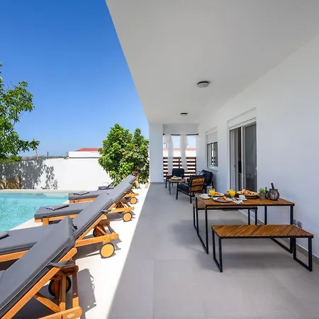 Aelia Luxury Sálakos