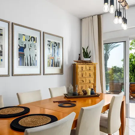 Aelia Luxury Villa Salakos