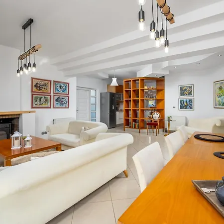 Aelia Luxury Villa Salakos