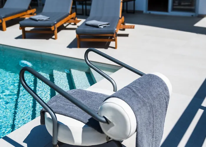 فيلة Aelia Luxury سالاكوس