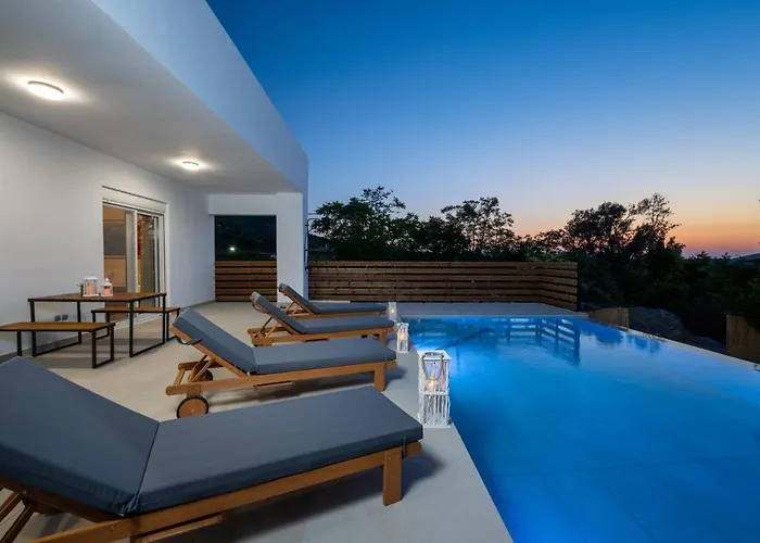 וילה Aelia Luxury Sálakos